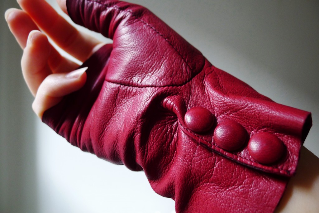 Red Leather, Gloves, Glovettes, Fingerless Gloves, Imoni, Intermix, Driving Gloves, Kid Gloves, Jen Blair, Jennifer Blair, Change Machine